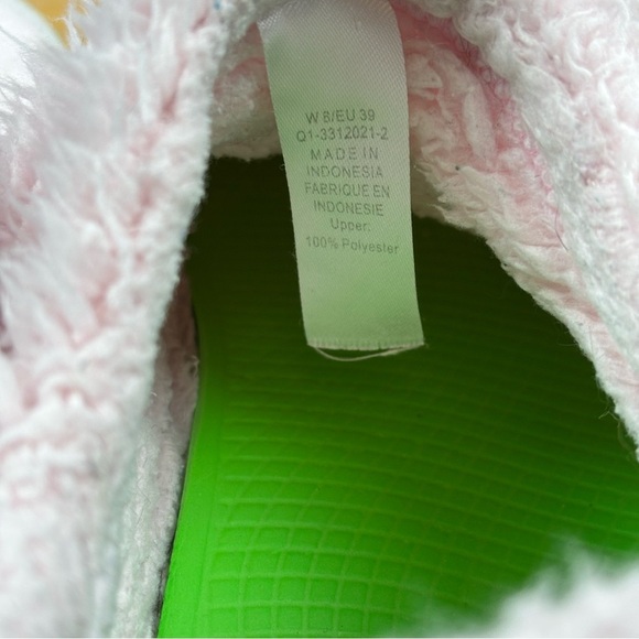 OOFOS Oocoozie Women's Pink Fleece Low Sneakers - Picture 10 of 11